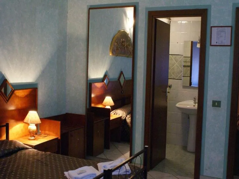 Room, Hotel Farini, Rome