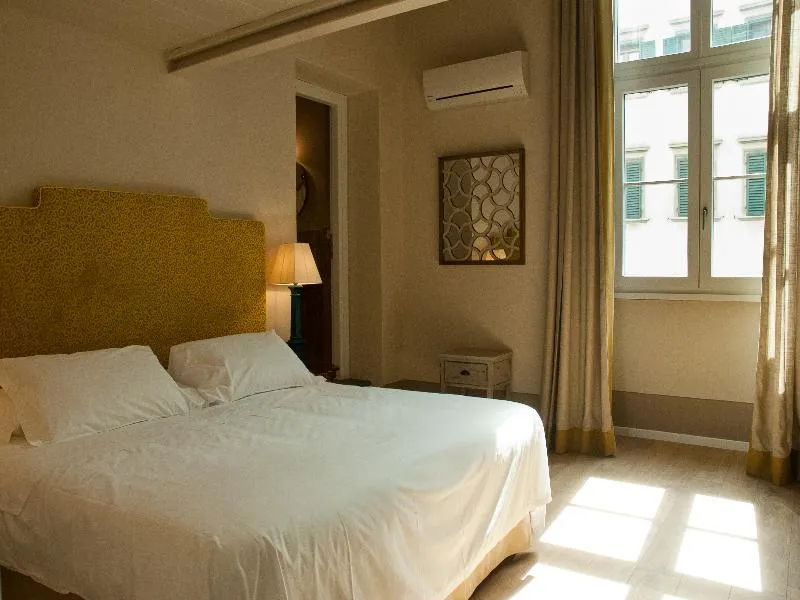 QUADRUPLE CITY VIEW Room, Black 5 Florence Suite, Florence