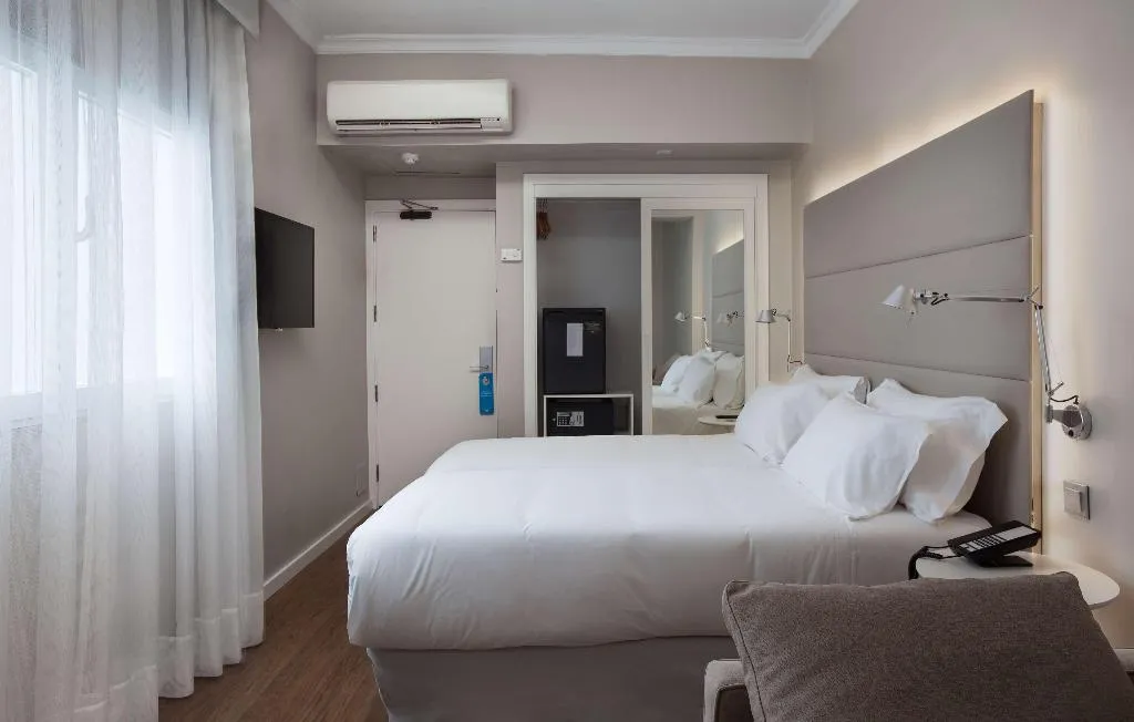 DOUBLE SINGLE USE STANDARD Room, NH Las Palmas Playa las Canteras, Gran Canaria
