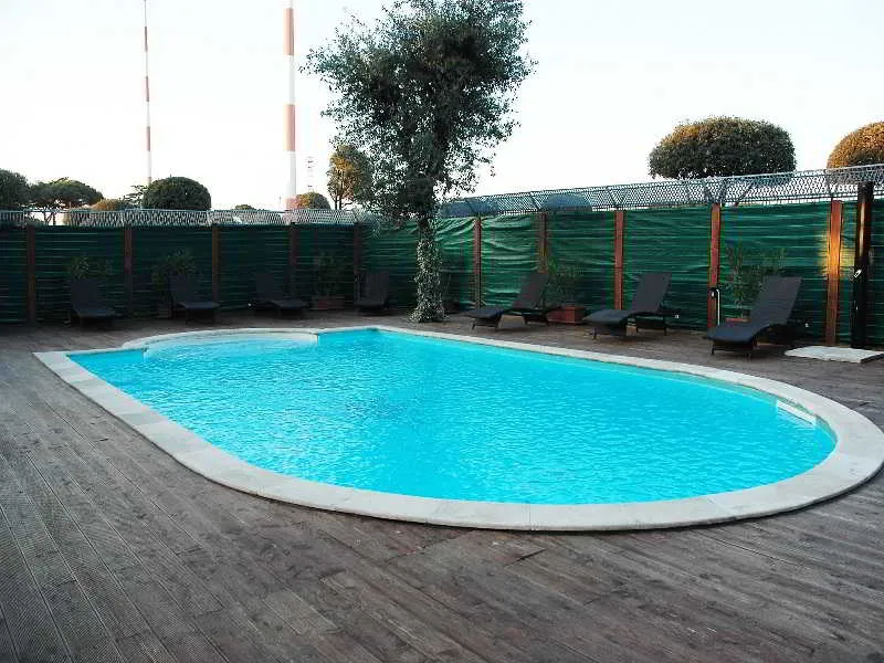 Pool, International Capodichino, Naples