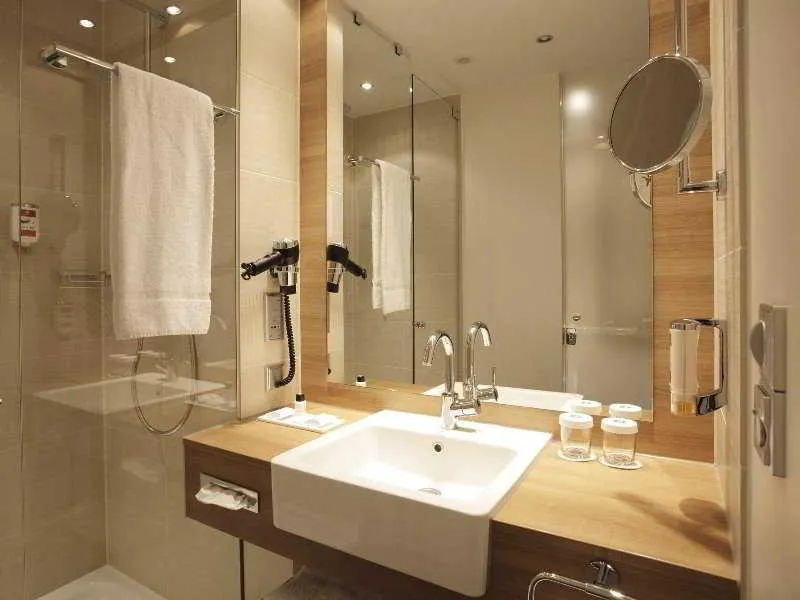 Room, H4 Hotel Berlin Alexanderplatz, Berlin