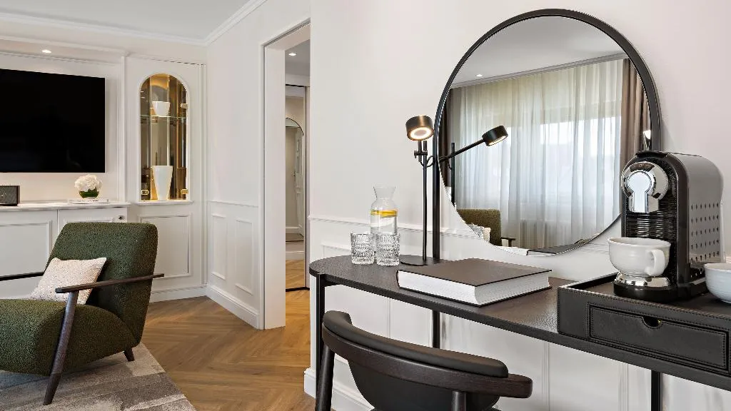 SUITE KING SIZE BED Room, Vignette Collection Bristol Berlin, Berlin