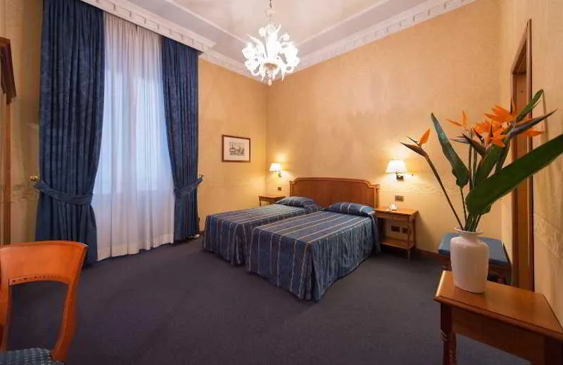 SINGLE DELUXE Room, Strozzi Palace Hotel, Florence