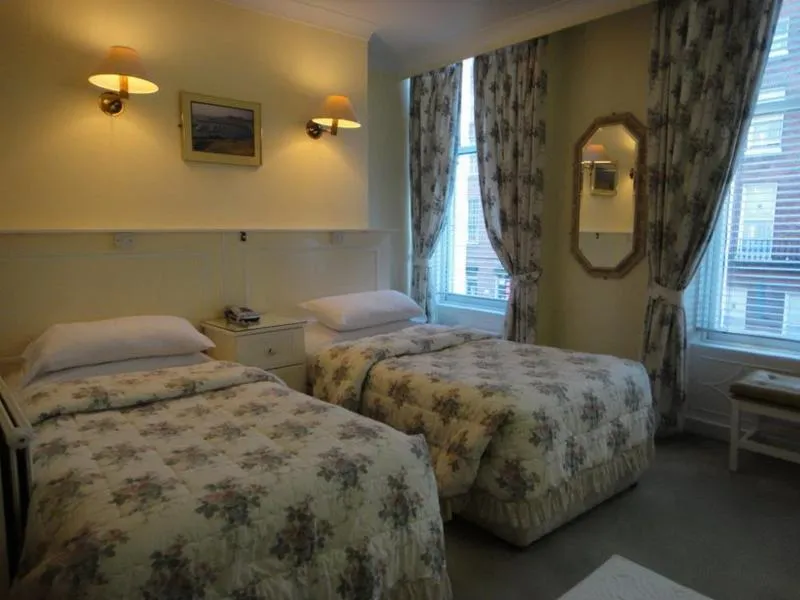 Room, Dergvale, Dublin