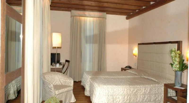 DOUBLE STANDARD Room, Palazzo Selvadego, Venice