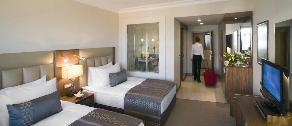DOUBLE SUPERIOR Room, Mövenpick Izmir, Izmir