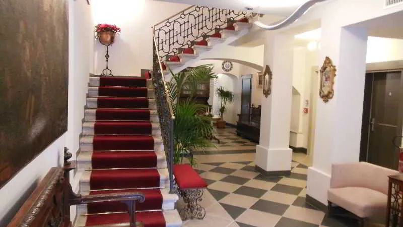 Lobby, Sant Antonin, Venice