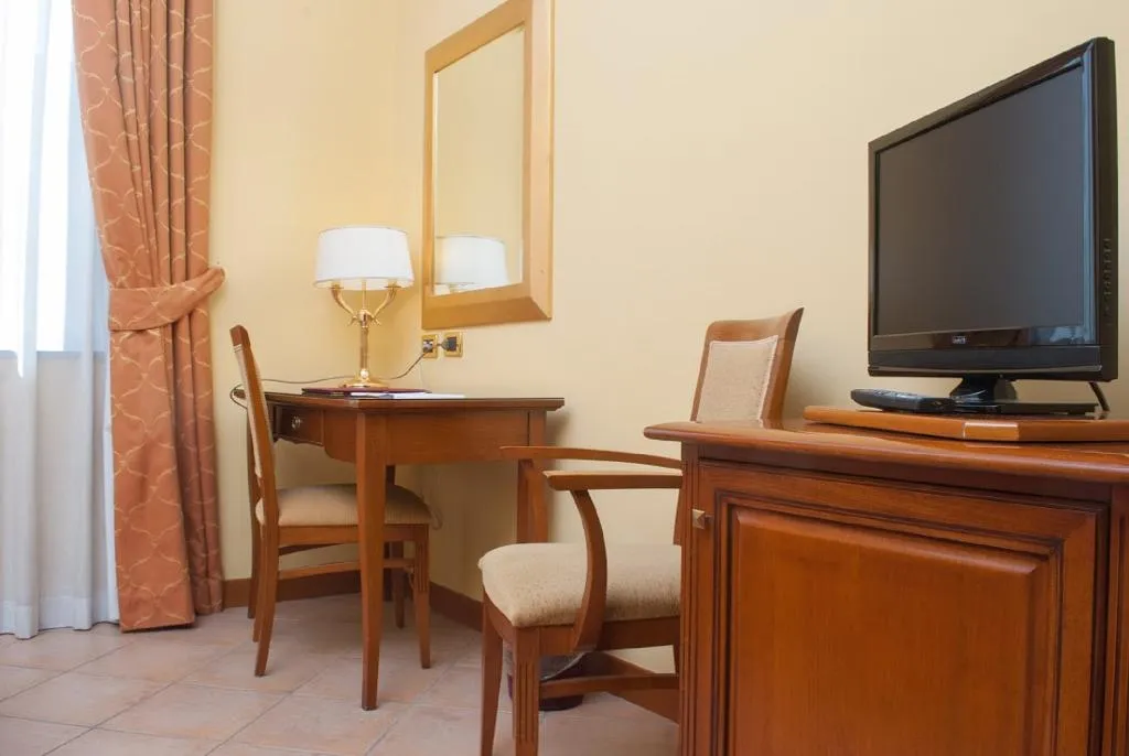 Double or Twin DELUXE Room, Le Cheminee Business Hotel, Naples