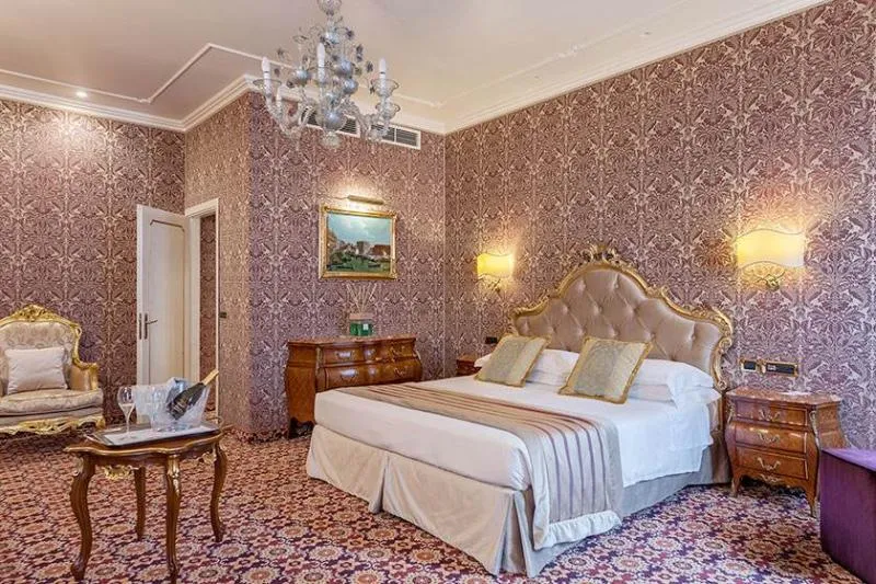 SUITE CANAL VIEW Room, Ca' dei Conti, Venice
