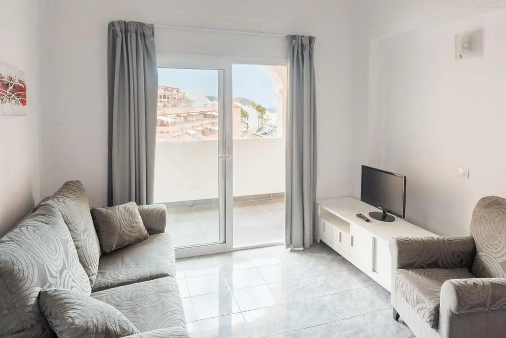 APARTMENT CAPACITY 4 ONE BEDROOM Room, Castle Harbour, Tenerife