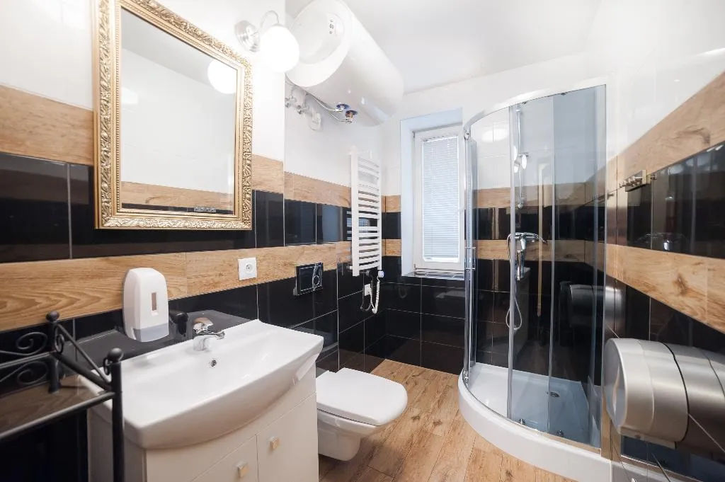 DOUBLE WITH SHARED BATHROOM Room, Dizzy Daisy Hostel, Krakow
