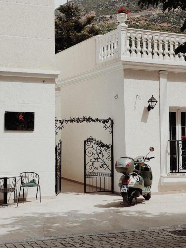 Ruby Palace, Kavaje