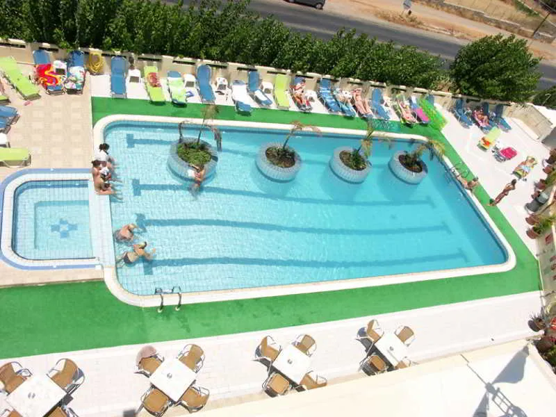 Pool, Nikos, Crete