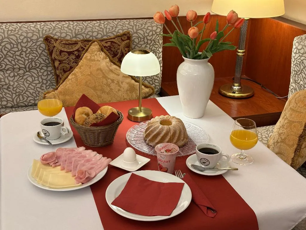 Restaurant, Fleur De Lis Hotel, Prague