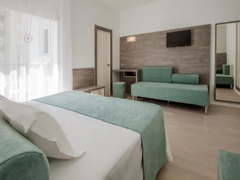 Room, FERGUS Bermudas, Majorca