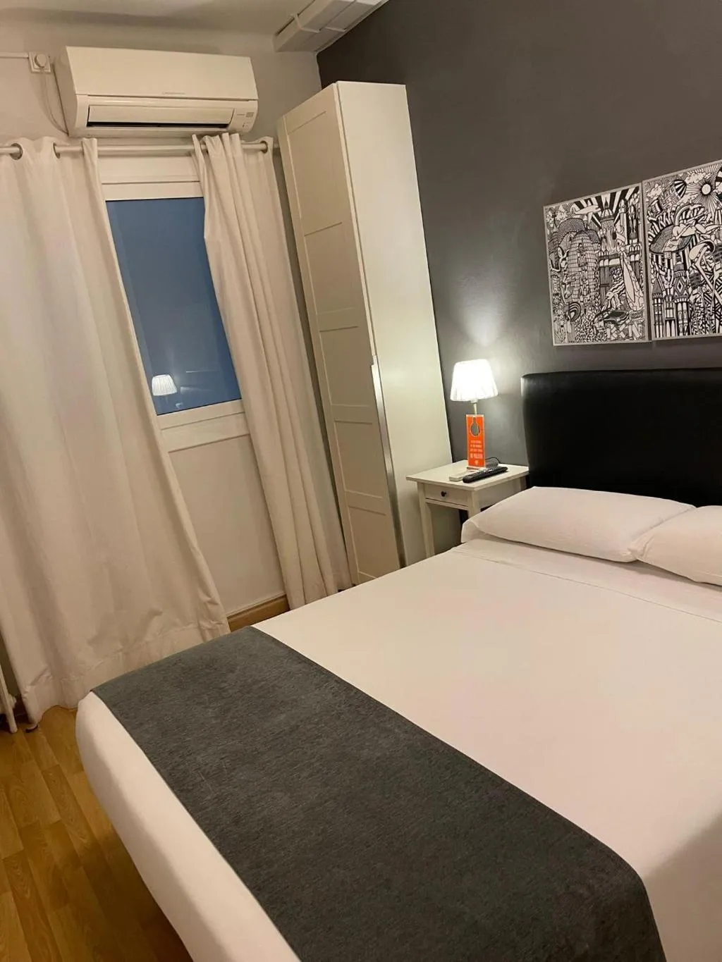 General view, Hostal El Ninot, Barcelona