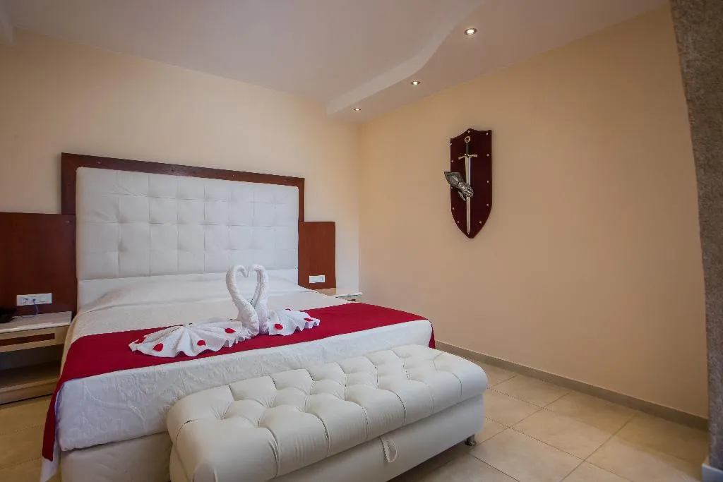 Room, Castello di Cavaliere Suites, Rhodes