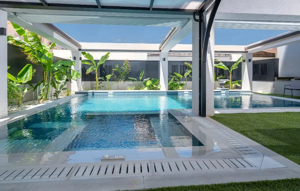Pool, Captain Napoleon Paterakis CNP Luxurious Suites, Crete