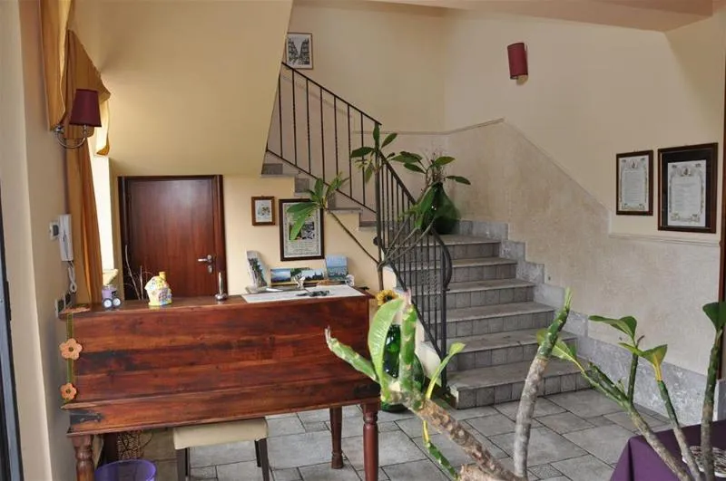 Lobby, Casale Romano, Taormina