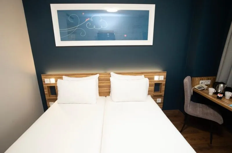 TWIN CAPACITY 2 Room, Travelodge Madrid Metropolitano, Madrid