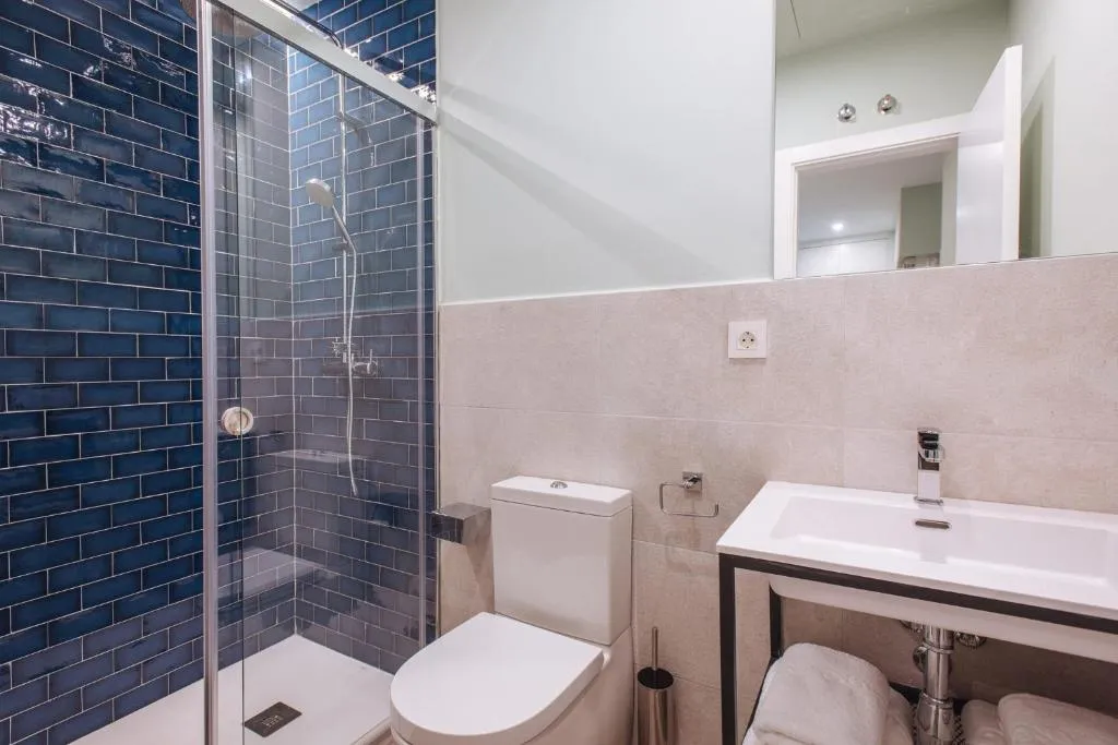 APARTMENT CAPACITY 5 TWO BEDROOMS Room, Sercotel Sevilla Guadalquivir Suites, Seville