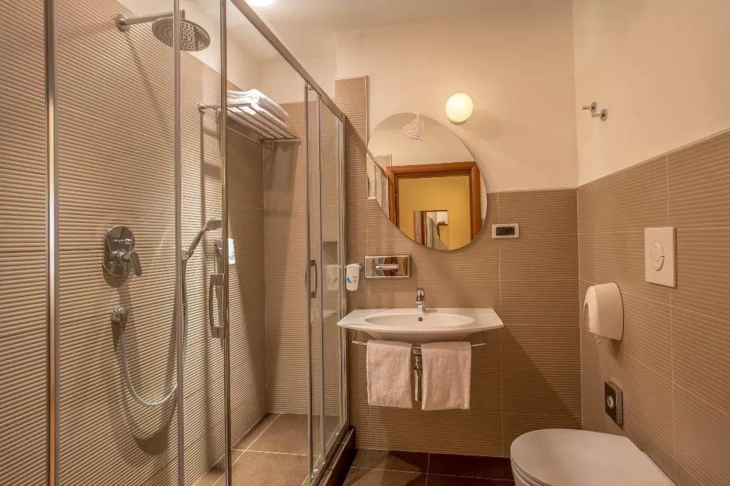 DOUBLE DELUXE KING BED Room, Best Western Plus Globus Hotel, Rome