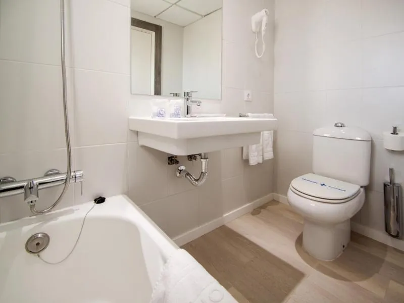 Room, FERGUS Bermudas, Majorca