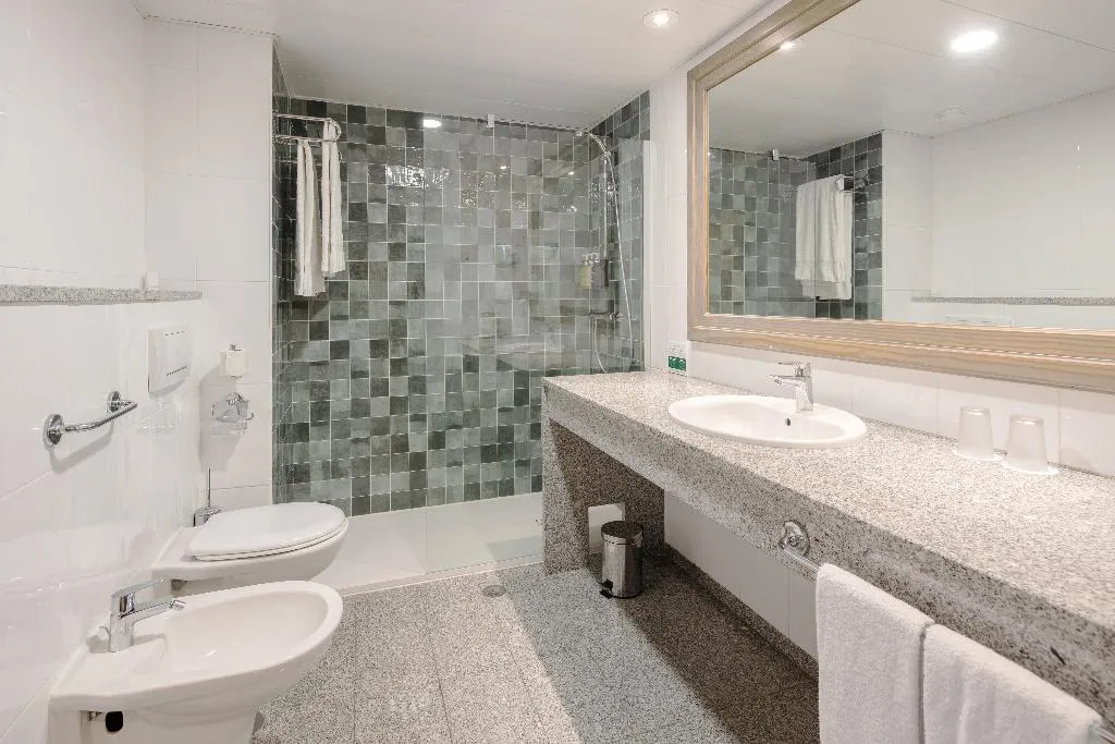 TWIN STANDARD Room, Holiday Inn Algarve Albufeira, an IHG Hotel, Algarve
