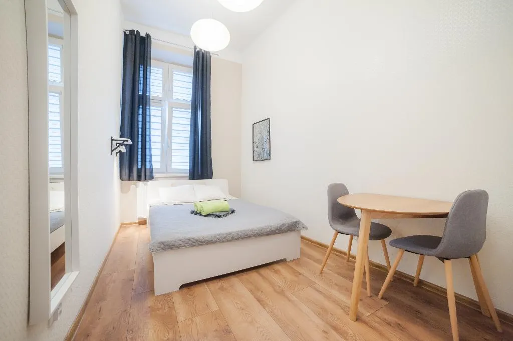 DOUBLE WITH SHARED BATHROOM Room, Dizzy Daisy Hostel, Krakow
