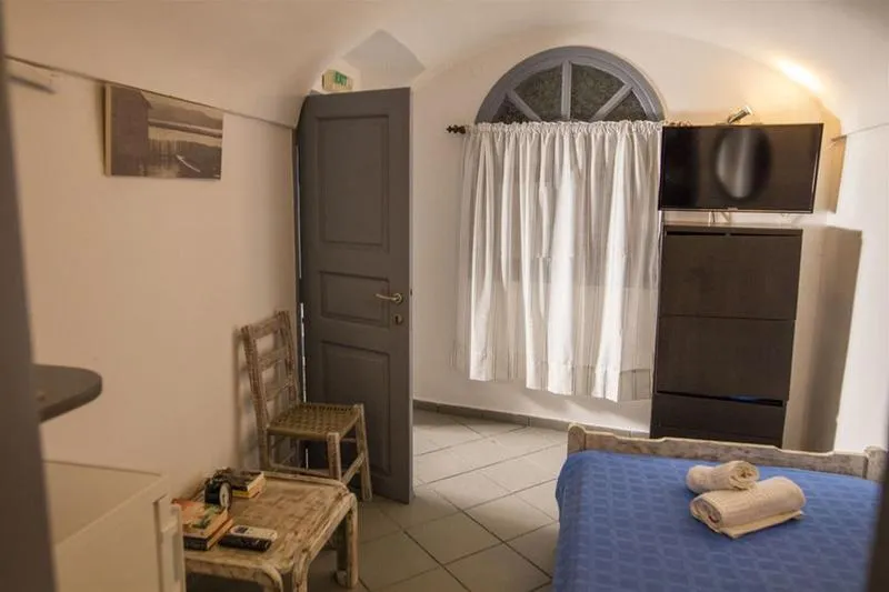 General view, Maryloujohn Villas, Santorini