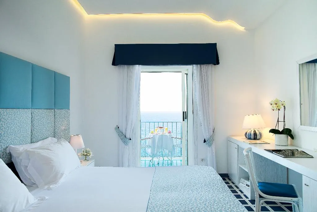 Double or Twin DELUXE Room, Miramalfi, Naples