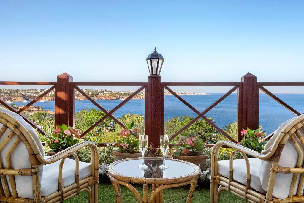 SINGLE PREMIUM BEACH FRONT Room, Sultan Gardens Resort, Red Sea Riviera