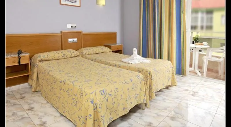 Room, Carel, Tenerife
