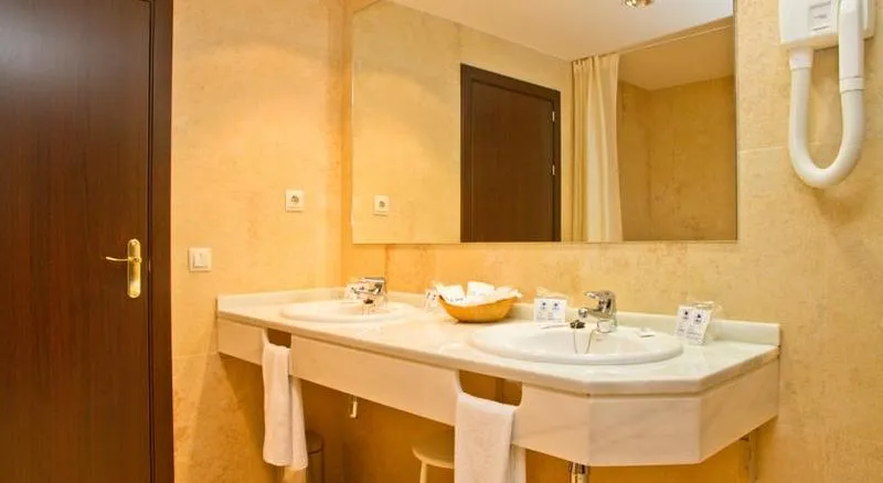 DOUBLE SINGLE USE STANDARD Room, Las Palmeras, Costa Del Sol
