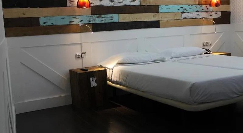 QUADRUPLE STANDARD Room, Life Gran Via - Tropical Garden, Madrid