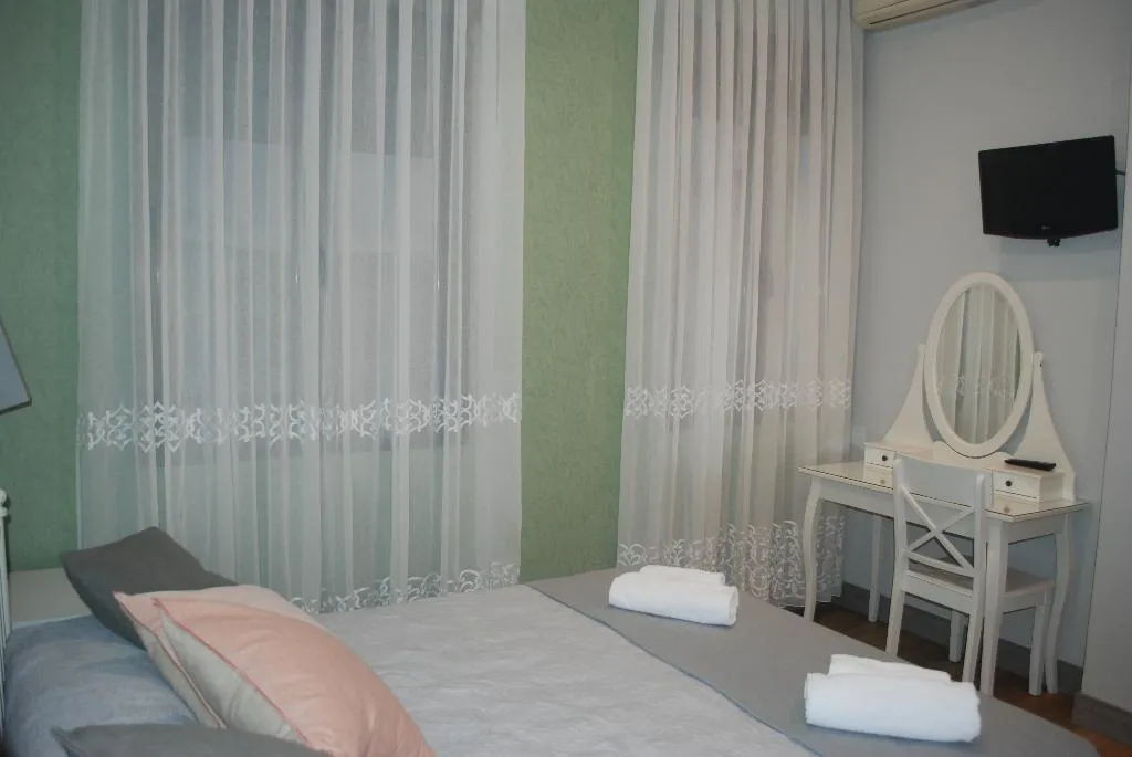 DOUBLE WITH DOUBLE BED Room, Hostal Avenida, Madrid