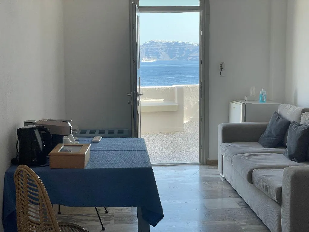 APARTMENT TWO BEDROOMS ONE BATHROOM Room, Kokkinos Villas, Santorini