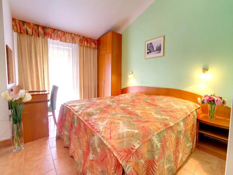 DOUBLE STANDARD Room, Seifert, Prague