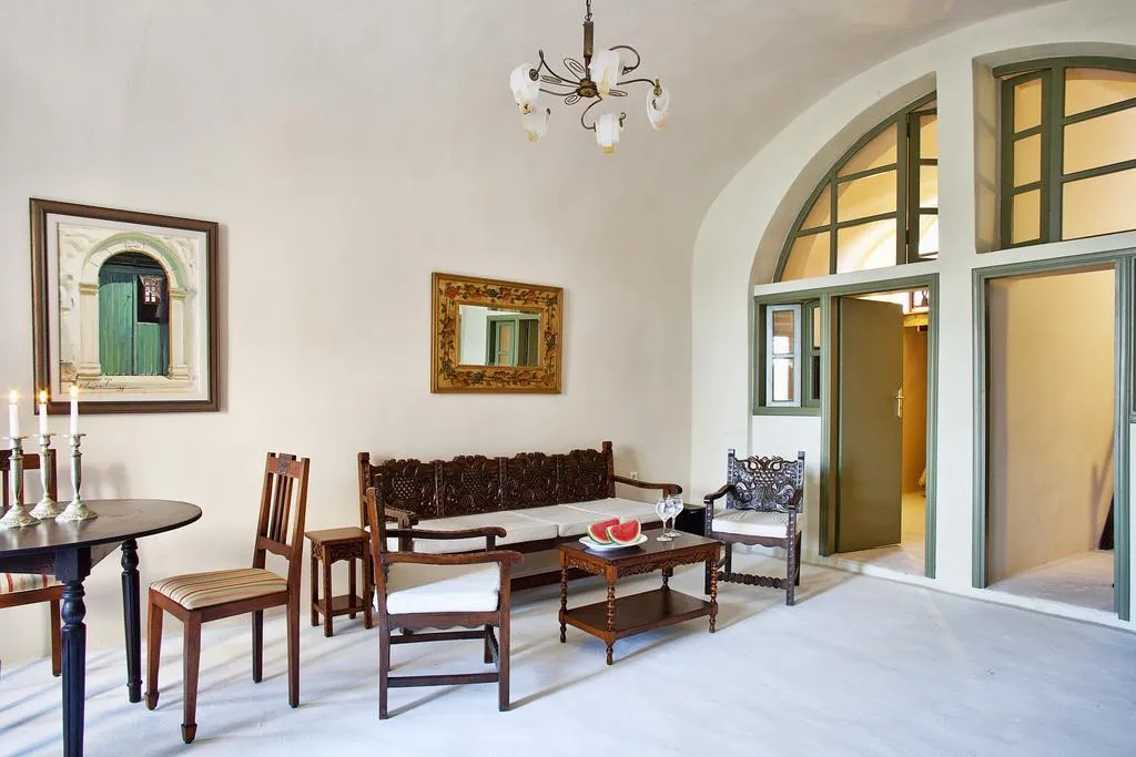 SUITE CAPACITY 4 Room, Lava Suites & Lounge, Santorini