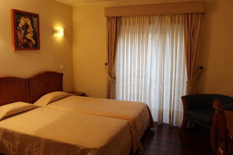 Room, Aj, Porto