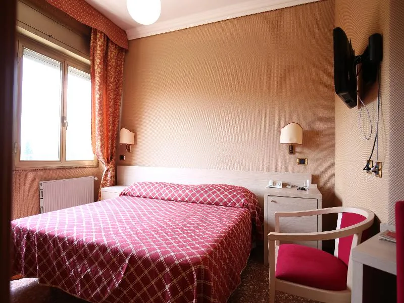 Double or Twin STANDARD Room, Derby, Rome