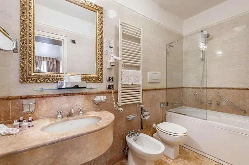 SUITE CANAL VIEW Room, Ca' dei Conti, Venice