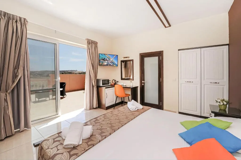 DOUBLE SUPERIOR WITH TERRACE Room, Mariblu Guesthouse, Gozo