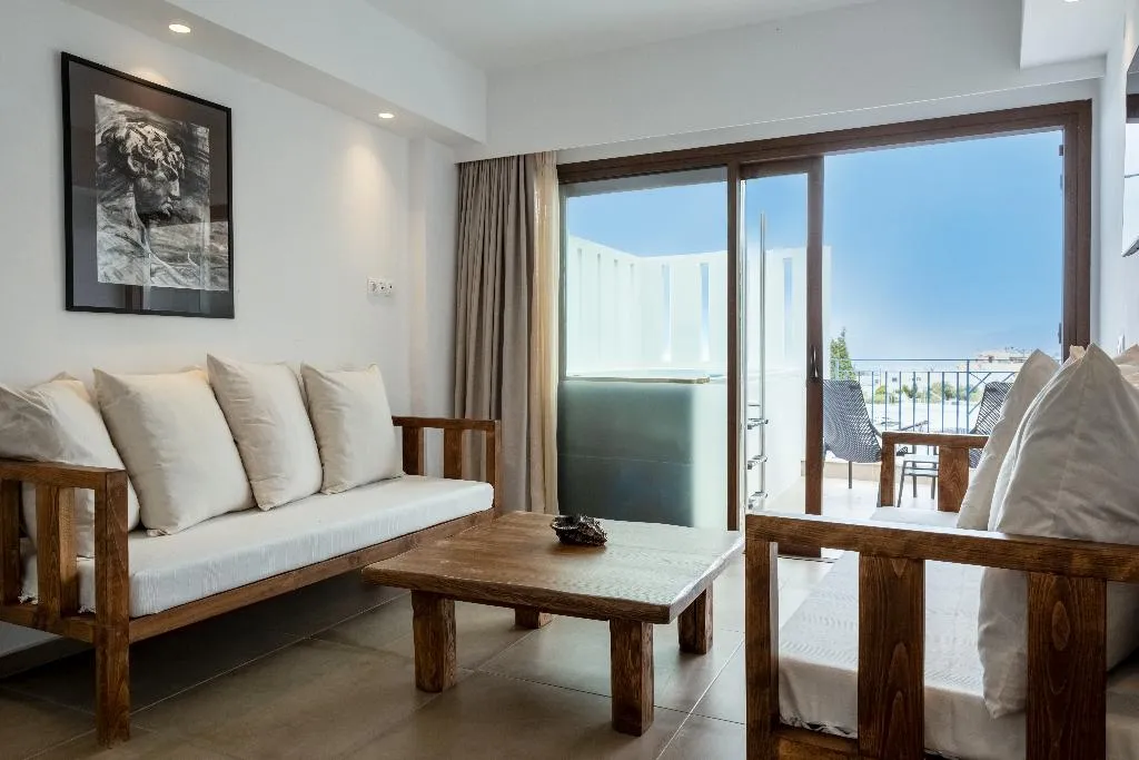 APARTMENT THREE BEDROOMS WITH PRIVATE POOL Room, Mika Villas & Suites, Crete