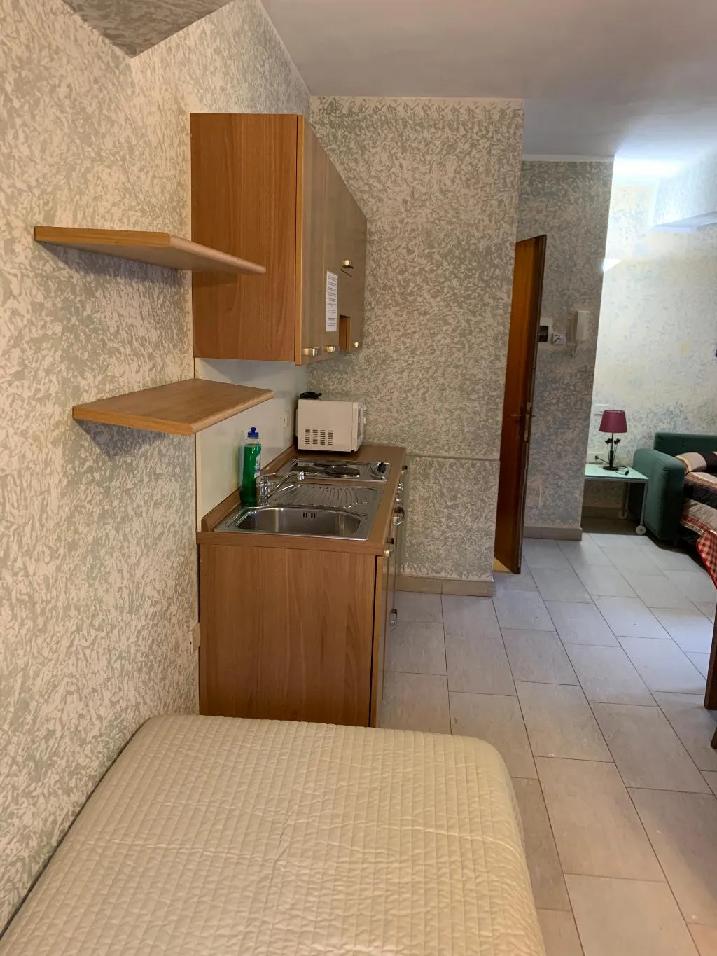 STUDIO CAPACITY 3 Room, Gemini City Centre Studios, Florence