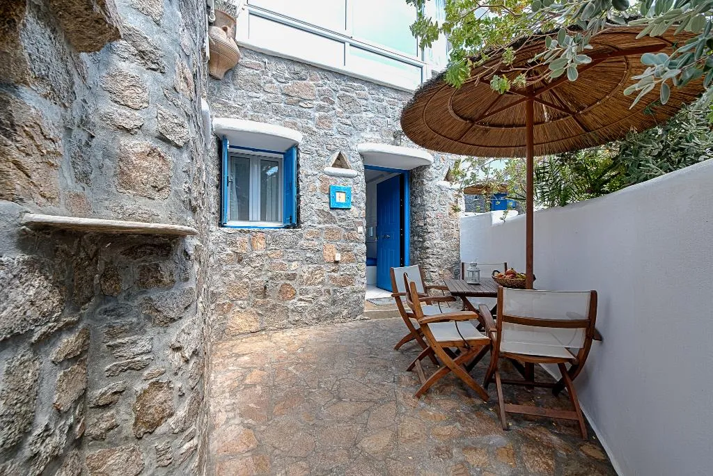 JUNIOR SUITE POOL VIEW Room, Mykonian Iros, Mykonos