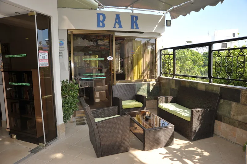Bar, Anseli, Rhodes