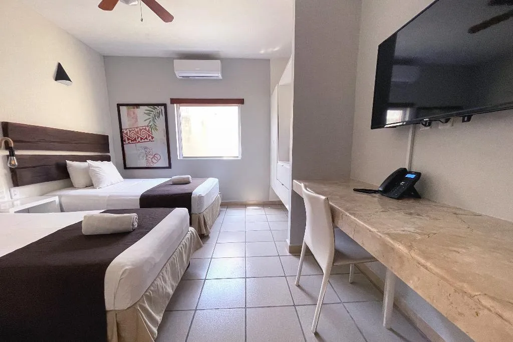 TWIN NON SMOKING Room, Days Inn by Wyndham Playa del Carmen, Playa Del Carmen