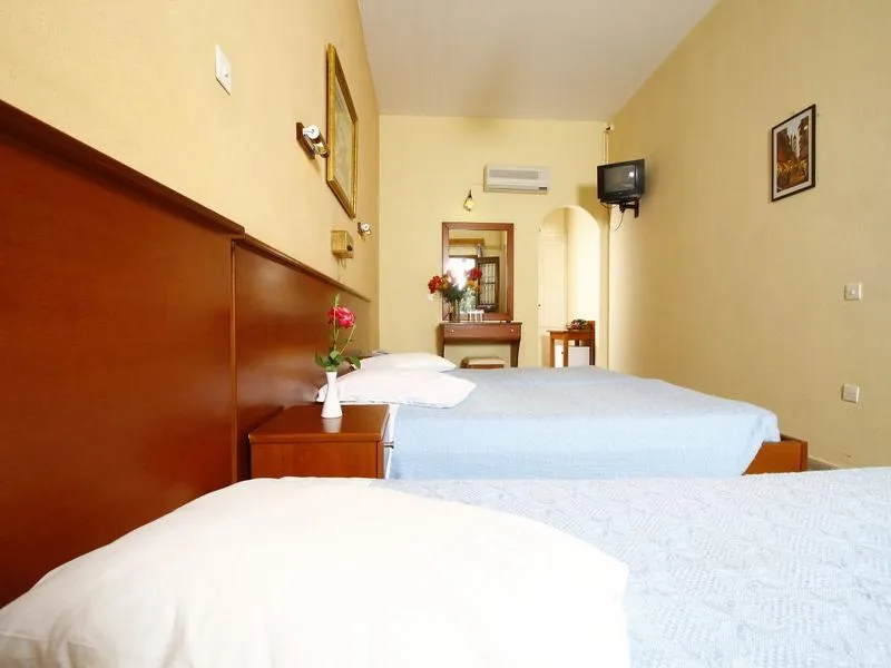 TRIPLE POOL VIEW Room, Bintzan Inn, Corfu