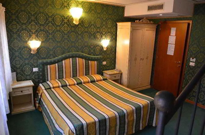 Room, Residenza La Campana, Venice